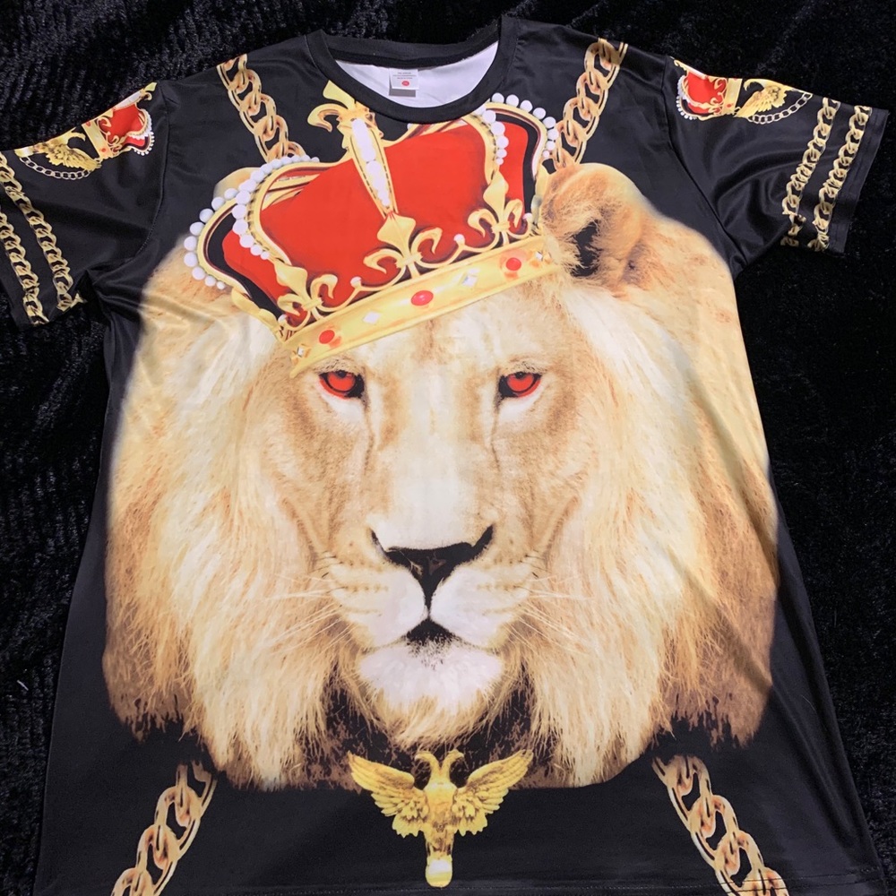 Lion T-shirt great condition size 2xl fits like L